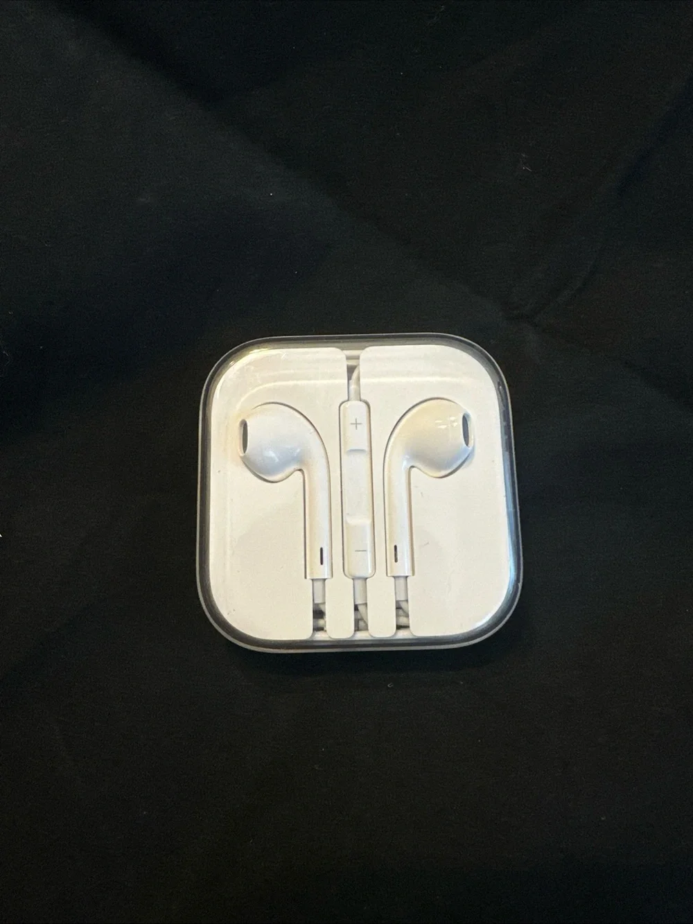 Apple White Earbud Headphones with Inline Remote and Microphone